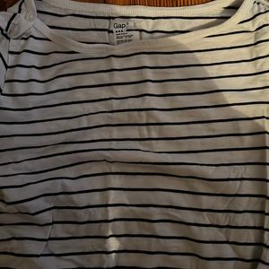 Gap 3/4 sleeve shirt with buttons on shoulders